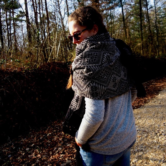 Woven Oversized Scarf / Shawl Unisex - Picture 4 of 5